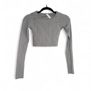 Lululemon grey long sleeve cropped top Size S #athleisure #yoga